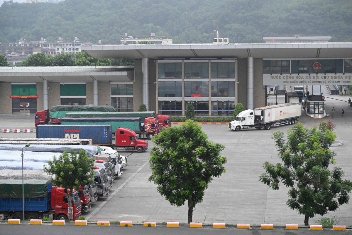 Bộ trưởng Nguyễn Hồng Diên cùng Đoàn công tác Bộ Công Thương thị sát tại Cửa khẩu quốc tế Kim Thành Bộ trưởng Nguyễn Hồng Diên cùng Đoàn công tác Bộ Công Thương thị sát tại Cửa khẩu quốc tế Kim Thành