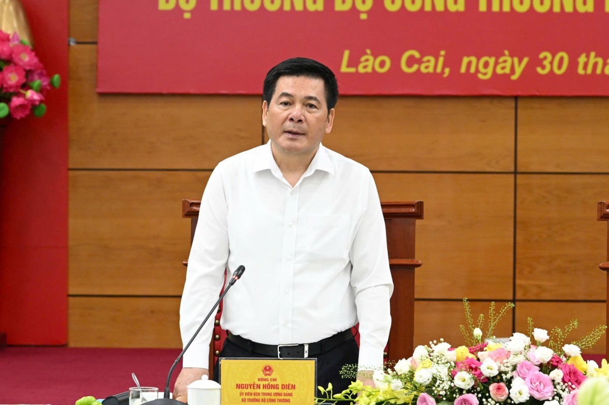 Bộ trưởng Nguyễn Hồng Dêin Bộ trưởng Nguyễn Hồng Dêin