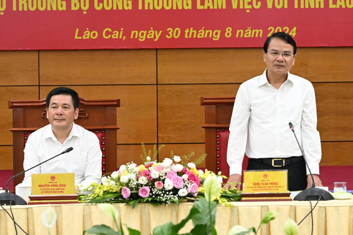 Bộ trưởng Nguyễn Hồng Diên cùng Đoàn công tác Bộ Công Thương làm việc với tỉnh Lào Cai Bộ trưởng Nguyễn Hồng Diên cùng Đoàn công tác Bộ Công Thương làm việc với tỉnh Lào Cai