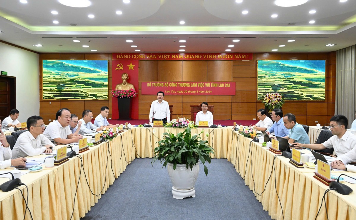 Bộ trưởng Nguyễn Hồng Diên cùng Đoàn công tác Bộ Công Thương làm việc với tỉnh Lào Cai Bộ trưởng Nguyễn Hồng Diên cùng Đoàn công tác Bộ Công Thương làm việc với tỉnh Lào Cai