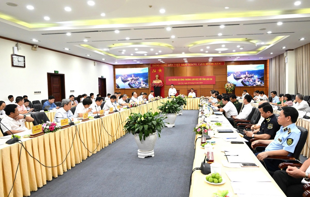 Bộ trưởng Nguyễn Hồng Dêin Bộ trưởng Nguyễn Hồng Dêin