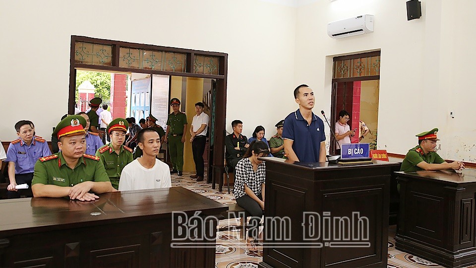 Bị cáo Lưu Văn Hoán tại phiên tòa. Ảnh: Văn Trọng Bị cáo Lưu Văn Hoán tại phiên tòa. Ảnh: Văn Trọng