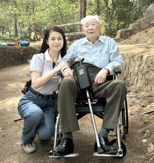 Người chiến sỹ Điện Biên và con đường huyền thoại! Người chiến sỹ Điện Biên và con đường huyền thoại!