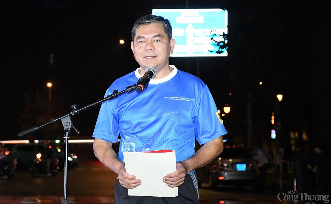 Hơn 3.000 người Khối các cơ quan Trung ương tại TP. Hồ Chí Minh đi bộ đồng hành