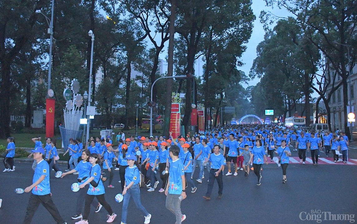 Hơn 3.000 người Khối các cơ quan Trung ương tại TP. Hồ Chí Minh đi bộ đồng hành