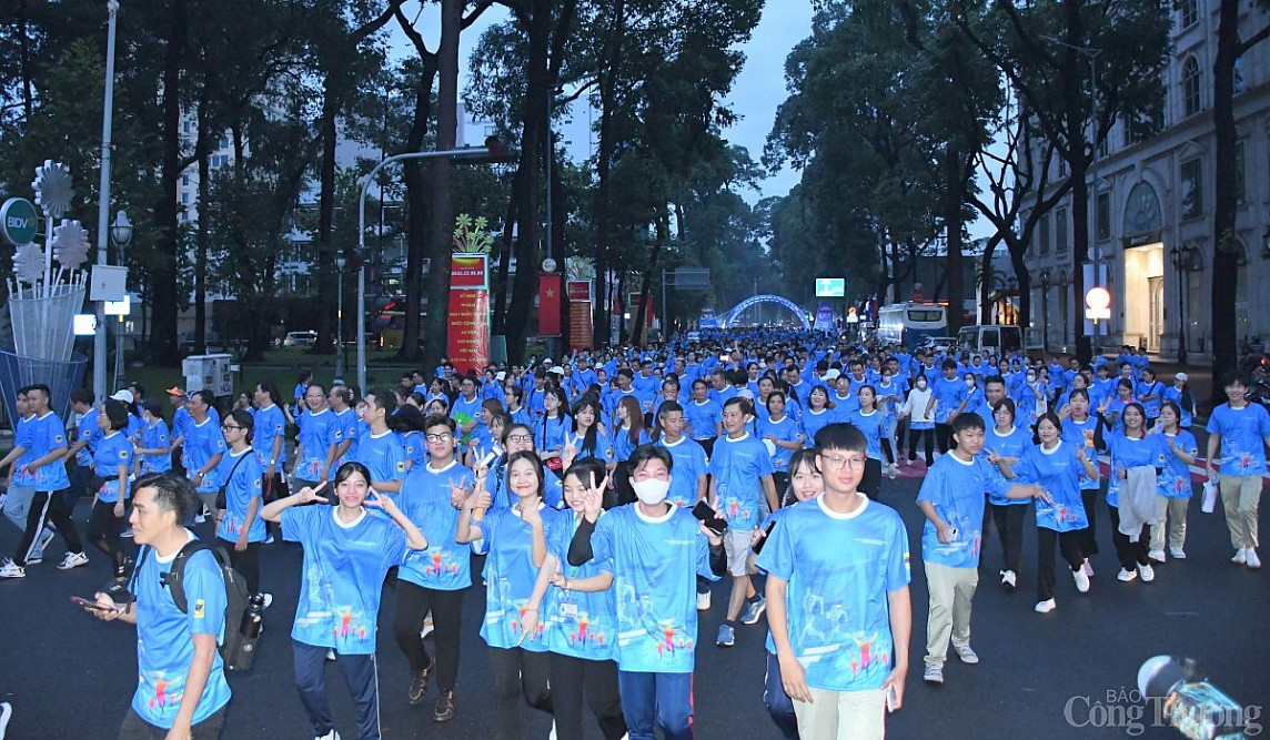 Hơn 3.000 người Khối các cơ quan Trung ương tại TP. Hồ Chí Minh đi bộ đồng hành