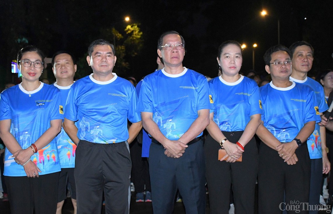 Hơn 3.000 người Khối các cơ quan Trung ương tại TP. Hồ Chí Minh đi bộ đồng hành