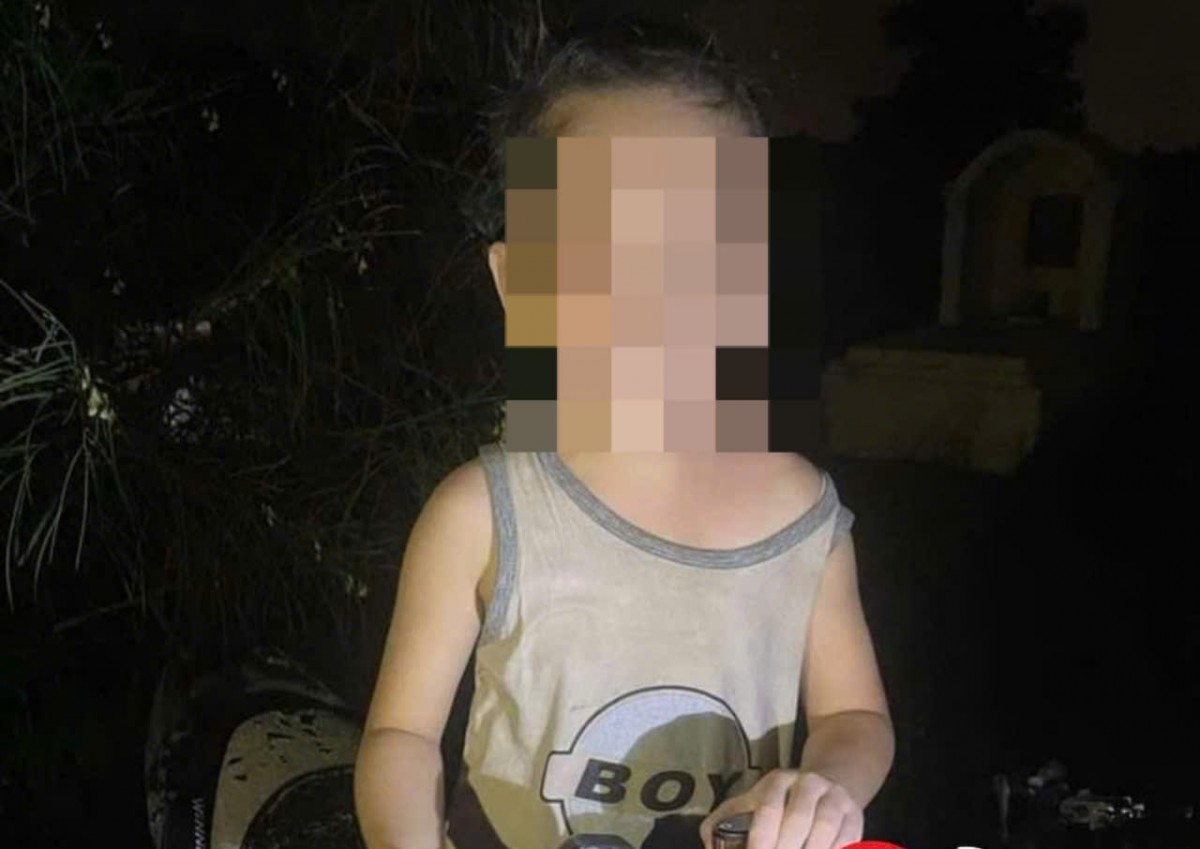 Hưng Yên: Bố về quê nghỉ lễ gặp tai nạn tử vong, con nhỏ ngồi khóc gọi mẹ Hưng Yên: Bố về quê nghỉ lễ gặp tai nạn tử vong, con nhỏ ngồi khóc gọi mẹ