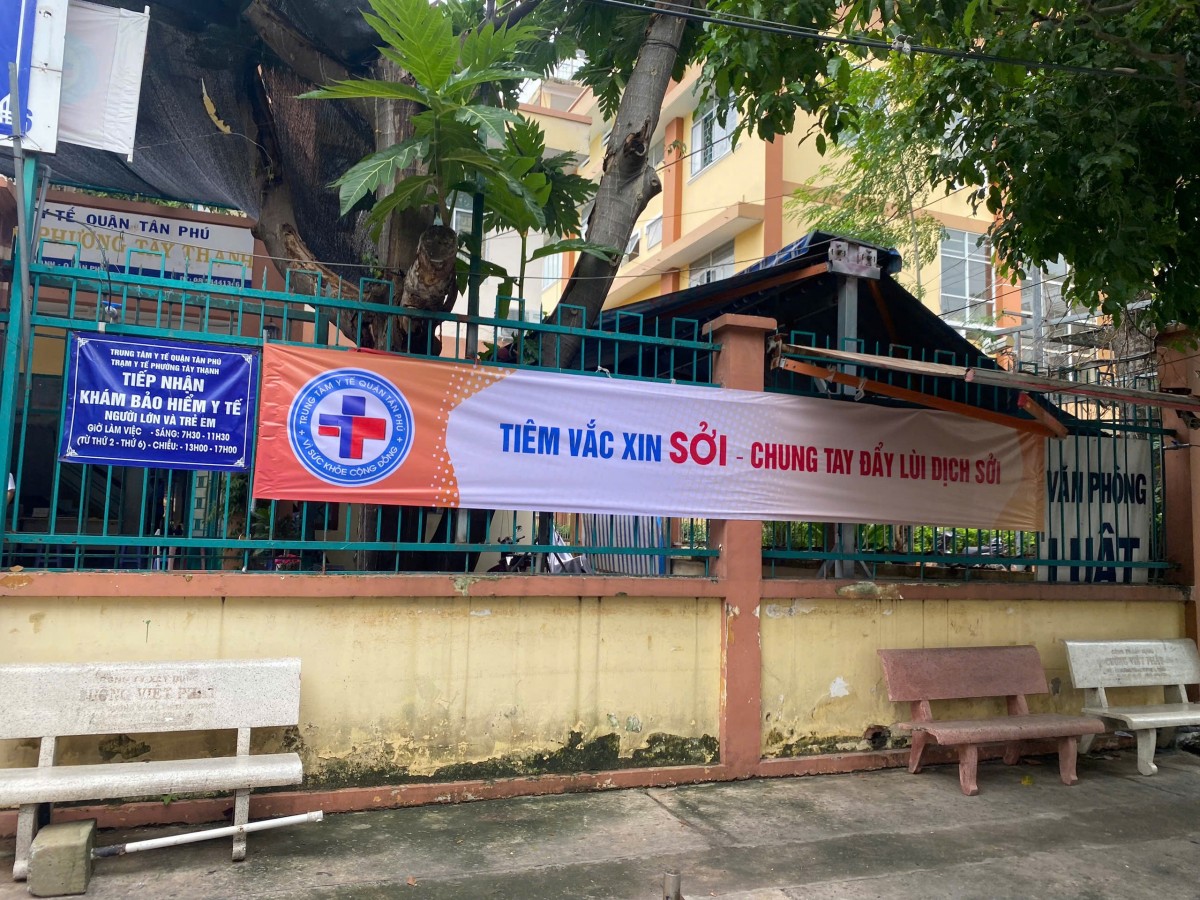 Điểm tiêm vaccine Sởi cho trẻ tại Trạm y tế Phường Tây Thạnh (Tân Phú, TP.HCM). Ảnh: N.M Điểm tiêm vaccine Sởi cho trẻ tại Trạm y tế Phường Tây Thạnh (Tân Phú, TP.HCM). Ảnh: N.M