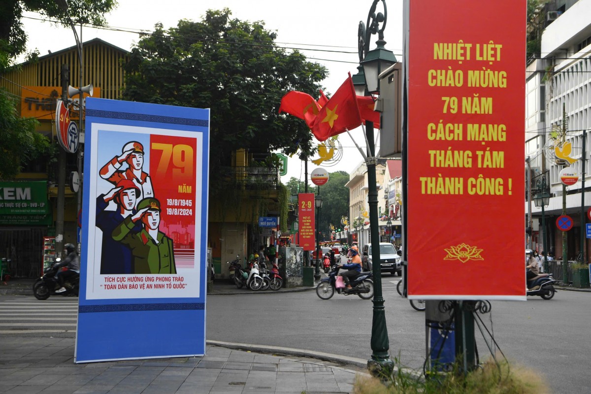 Khắp nơi treo bảng Khắp nơi treo bảng