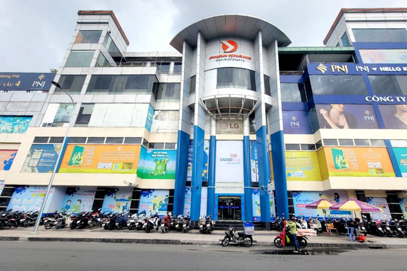 Saigontourist vướng vào khiếu kiện với kiện tranh chấp với Công ty Đệ Nhất Phan Khang do cho thuê mặt bằng sai quy định. Ảnh ĐBND Saigontourist vướng vào khiếu kiện với kiện tranh chấp với Công ty Đệ Nhất Phan Khang do cho thuê mặt bằng sai quy định. Ảnh ĐBND