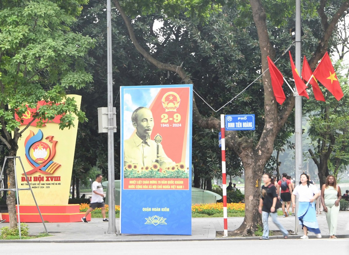 Pano chào mừng cỡ lớn được đặt ở những nơi dễ nhìn. Pano chào mừng cỡ lớn được đặt ở những nơi dễ nhìn.