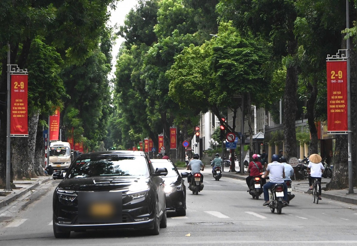 Băng rôn chào mừng khắp nơi trên mọi nẻo đường của Thủ đô Băng rôn chào mừng khắp nơi trên mọi nẻo đường của Thủ đô