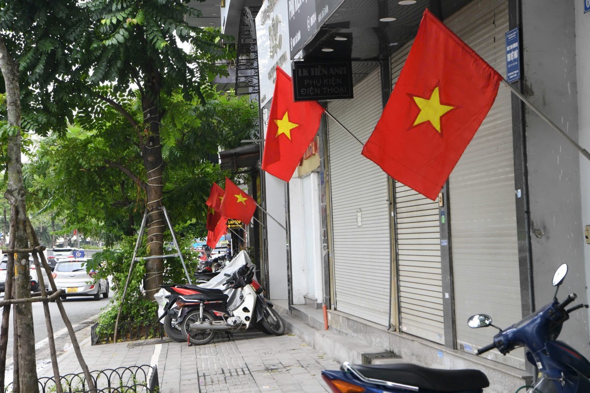 Nhà nhà treo cờ đỏ sao vàng mừng ngày khai sinh ra nước Nhà nhà treo cờ đỏ sao vàng mừng ngày khai sinh ra nước