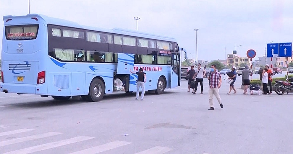 Thanh Hóa: Kiểm tra, xử lý ‘xe dù, bến cóc’, ‘xe trá hình tuyến cố định’, ‘xe ghép, xe tiện chuyến’ Thanh Hóa: Kiểm tra, xử lý ‘xe dù, bến cóc’, ‘xe trá hình tuyến cố định’, ‘xe ghép, xe tiện chuyến’