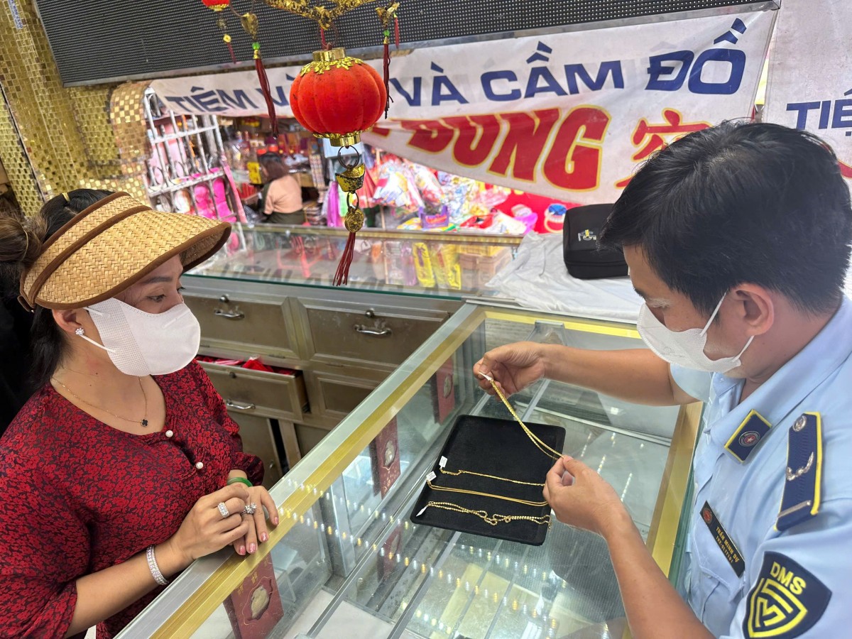 TP. Hồ Chí Minh: Điểm danh loạt cửa hàng kinh doanh vàng vi phạm TP. Hồ Chí Minh: Điểm danh loạt cửa hàng kinh doanh vàng vi phạm