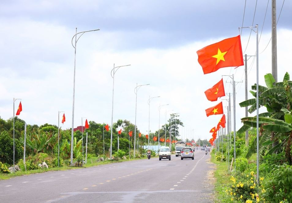 Những con đường được trang trí cờ rực rỡ. Ảnh QĐND Những con đường được trang trí cờ rực rỡ. Ảnh QĐND Cần Thơ