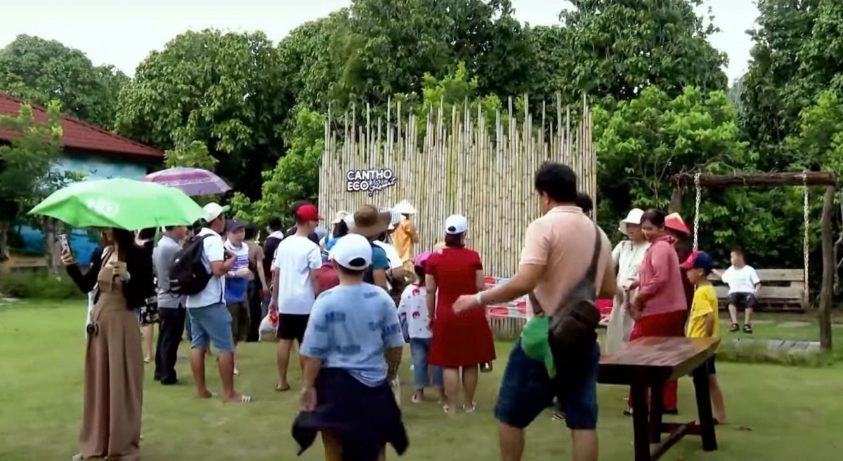 Trong dịp lễ 2/9, Cần Thơ Eco Resort đón hơn 1.000 khách mỗi ngày. Ảnh THCT Trong dịp lễ 2/9, Cần Thơ Eco Resort đón hơn 1.000 khách mỗi ngày. Ảnh THCT