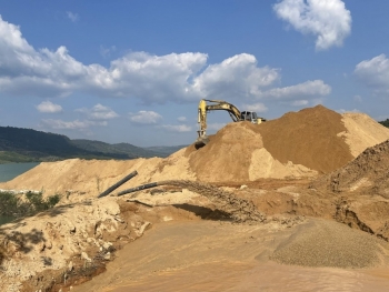 Cát nơi ‘đắp chiếu', chỗ 'phơi sương’ - nghịch lý công tác quản lý khai thác khoáng sản tại Lâm Đồng