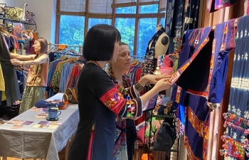 Người phụ nữ hơn 20 năm 'gánh' sản phẩm thủ công truyền thống ra thị trường thế giới