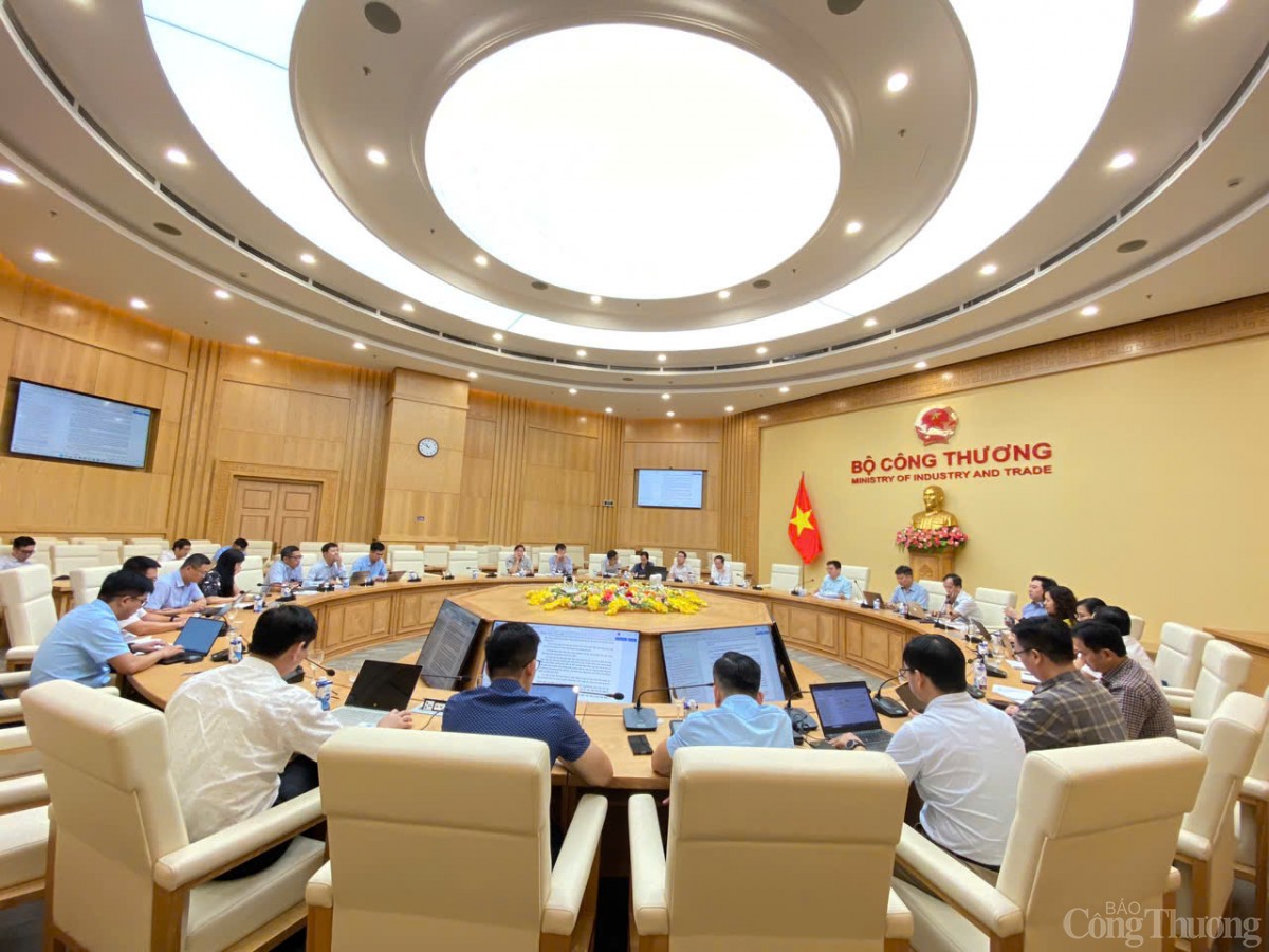 Bộ Công Thương tiếp tục rà soát, chỉnh sửa dự thảo Luật Điện lực (sửa đổi) Bộ Công Thương tiếp tục rà soát, chỉnh sửa dự thảo Luật Điện lực (sửa đổi)