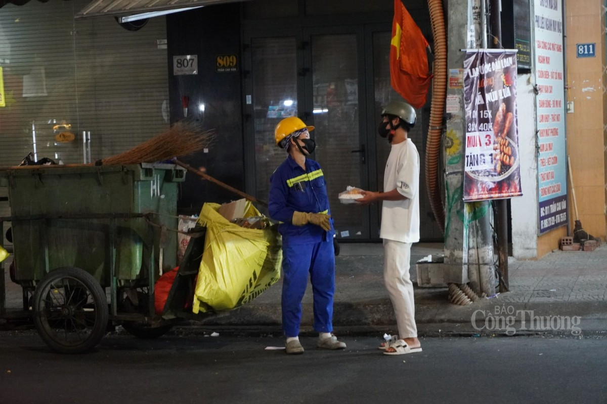 Ấm áp những suất ăn 0 đồng cho người lao động nghèo ở Đà Nẵng