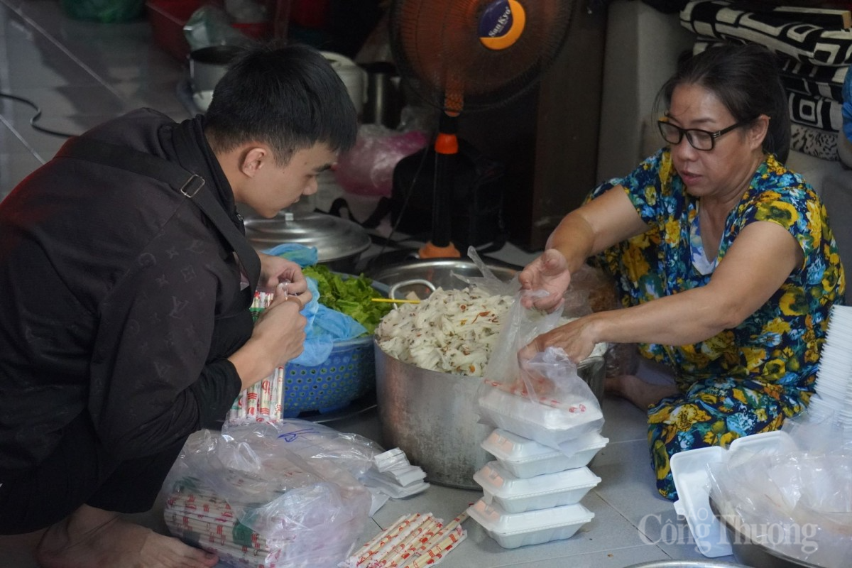 Ấm áp những suất ăn 0 đồng cho người lao động nghèo ở Đà Nẵng