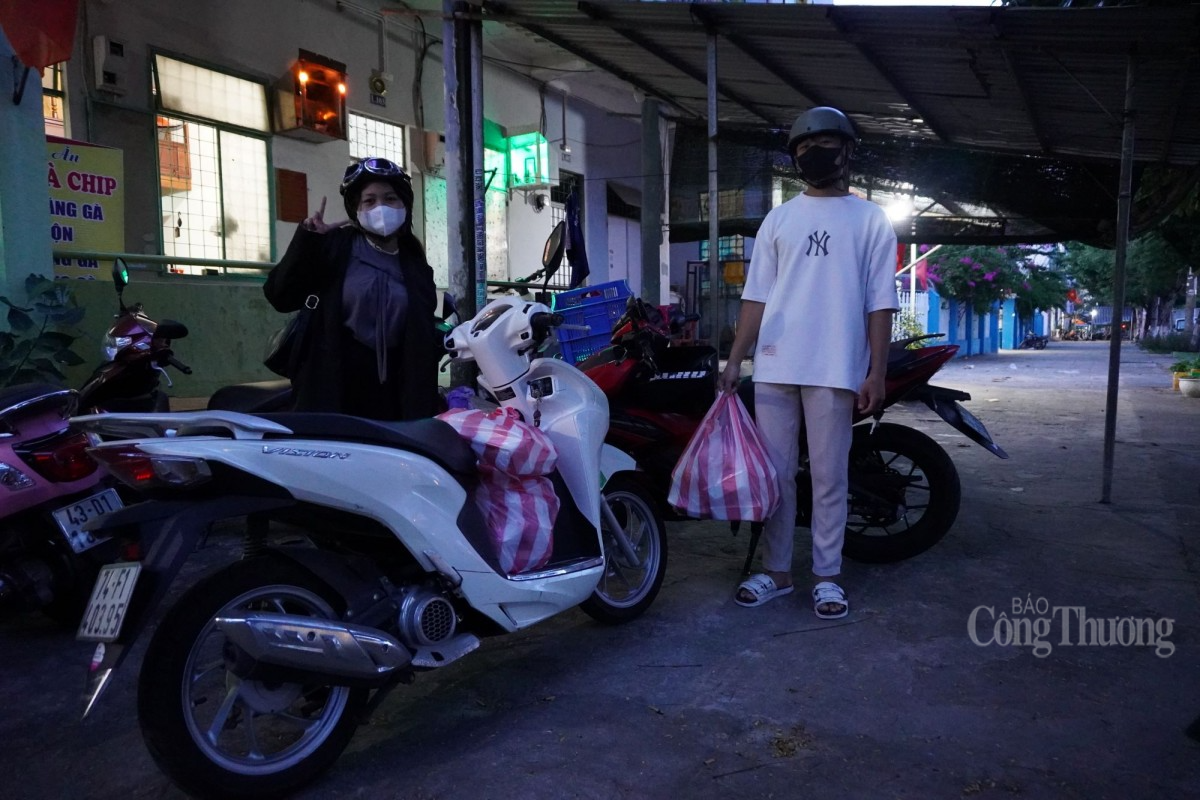 Ấm áp những suất ăn 0 đồng cho người lao động nghèo ở Đà Nẵng