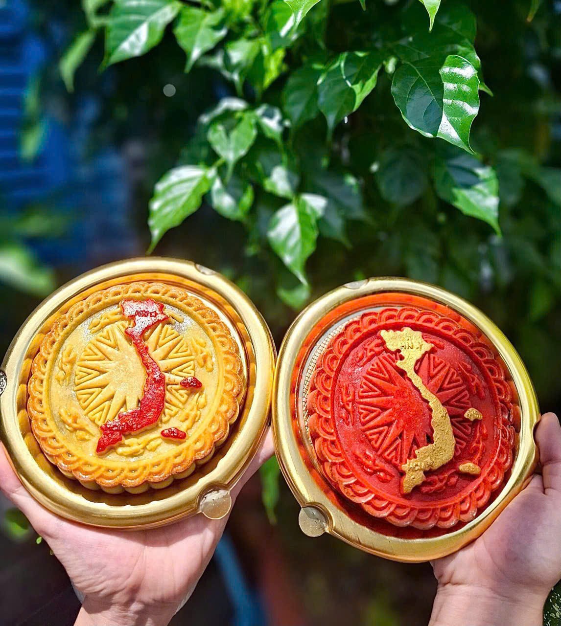 Giới trẻ Hà Nội thi nhau 'săn lùng' đồ uống in hình cờ Tổ quốc Giới trẻ Hà Nội thi nhau 'săn lùng' đồ uống in hình cờ Tổ quốc