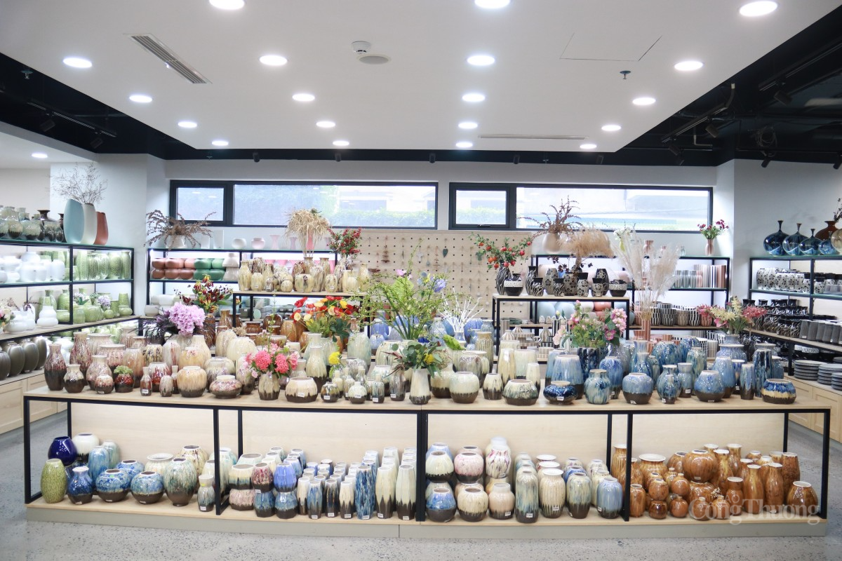 Gốm Bát Tràng. Ảnh: Đinh Tuấn Gốm Bát Tràng. Ảnh: Đinh Tuấn