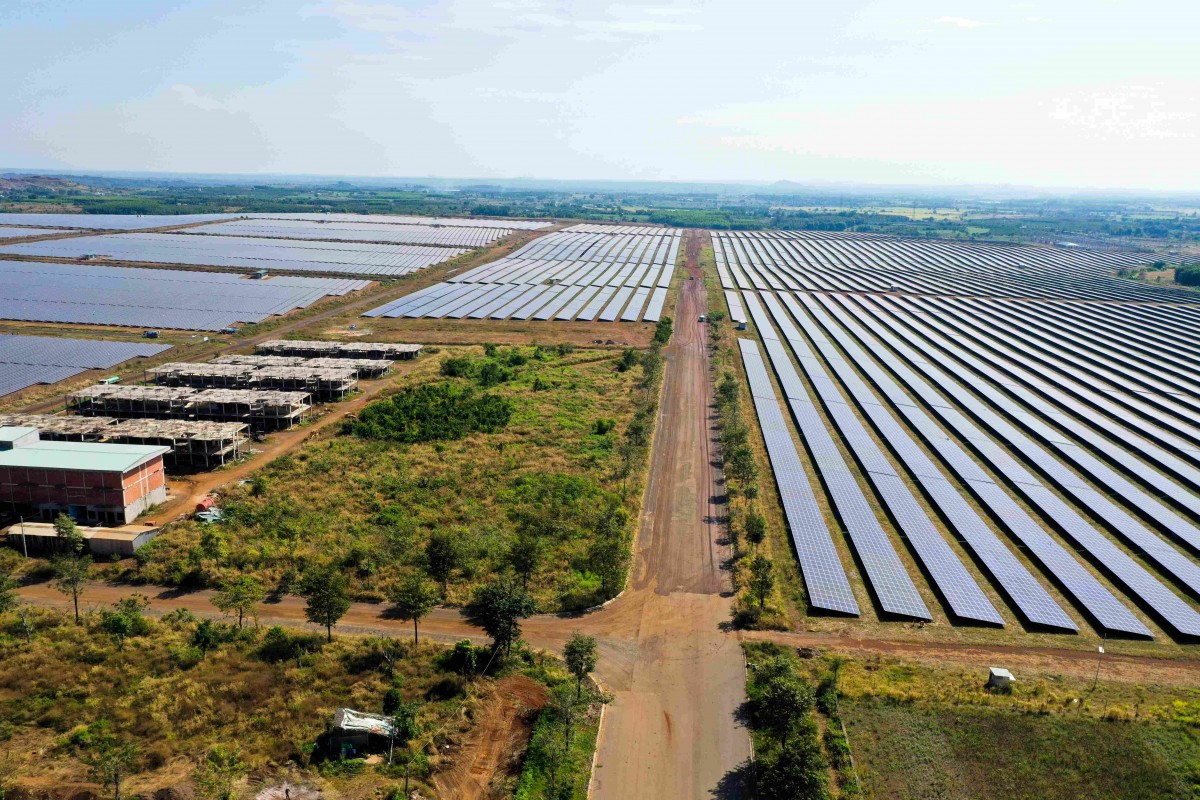 Nhà máy điện mặt trời Đá Bạc 4 (huyện Châu Đức) trên diện tích 42ha. Ảnh: ĐINH HÙNG Nhà máy điện mặt trời Đá Bạc 4 (huyện Châu Đức) trên diện tích 42ha. Ảnh: ĐINH HÙNG