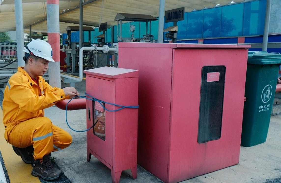 Bảo vệ các thiết bị, phòng tránh gió giật trong mưa bão Bảo vệ các thiết bị, phòng tránh gió giật trong mưa bão