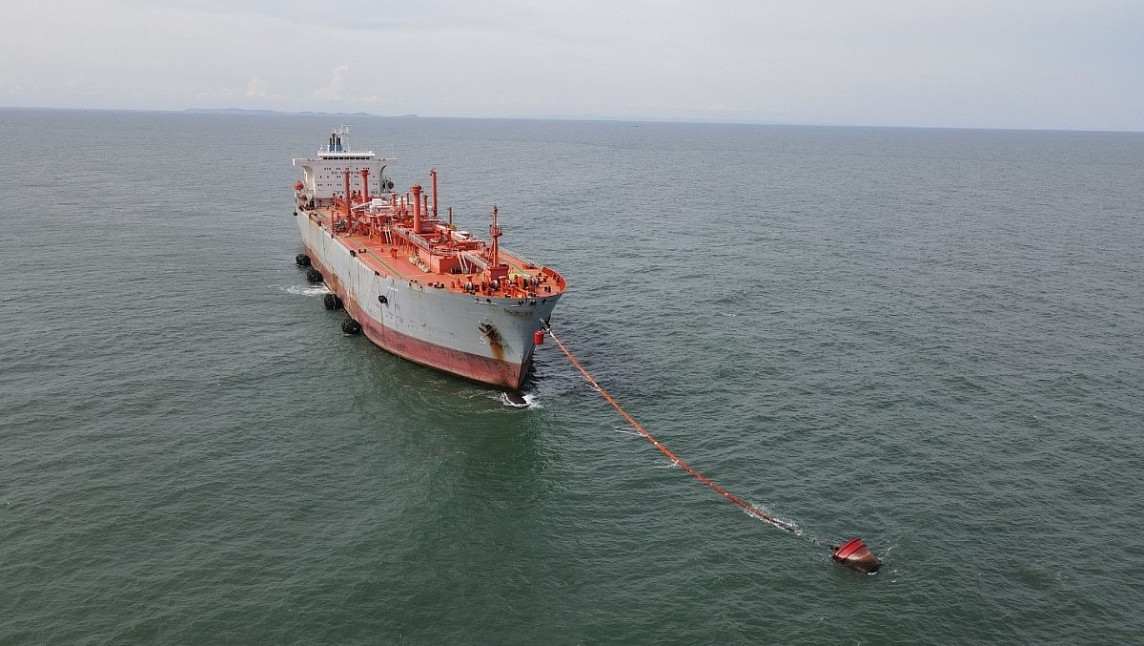 Tàu kho nổi Viet Dragon 68 được di chuyển vào nơi chống bão từ chiều ngày 5/9 Tàu kho nổi Viet Dragon 68 được di chuyển vào nơi chống bão từ chiều ngày 5/9