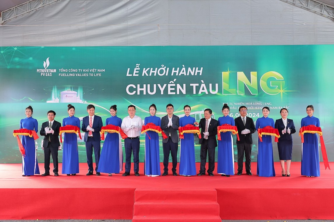 Chuyến tàu LNG đầu tiên trên đường sắt Nam Bắc - PV GAS đánh dấu phương thức vận chuyển khí mới Chuyến tàu LNG đầu tiên trên đường sắt Nam Bắc - PV GAS đánh dấu phương thức vận chuyển khí mới