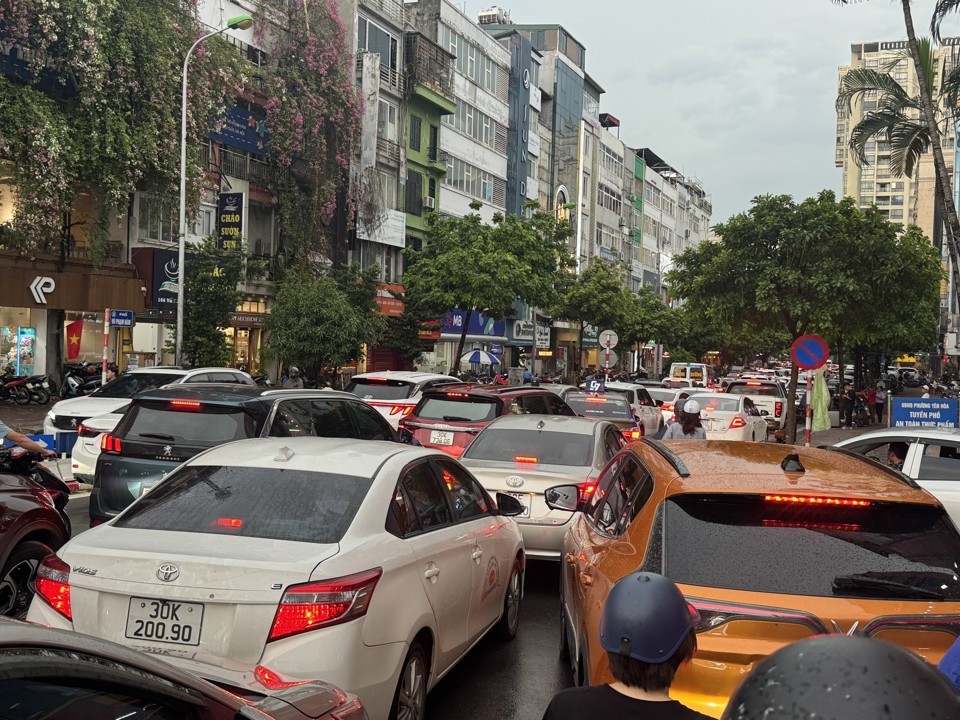 Mưa giông lớn tại Hà Nội: Mới là màn "dạo đầu" của cơn bão số 3 Mưa giông lớn tại Hà Nội: Mới là màn "dạo đầu" của cơn bão số 3