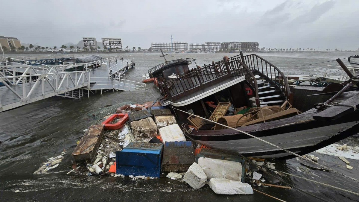 Thái Nguyên: Trắng đêm đưa người dân ra khỏi vùng lũ Thái Nguyên: Trắng đêm đưa người dân ra khỏi vùng lũ