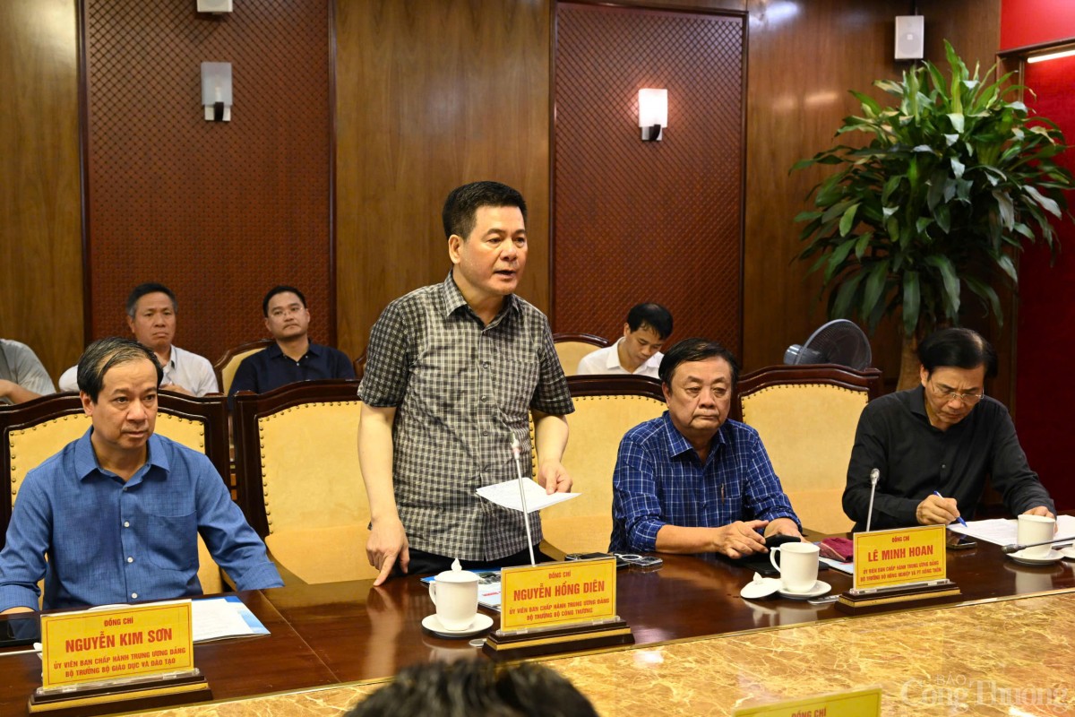 Bộ Công Thương chủ động ứng phó, khắc phục sự cố điện sau bão số 3 Bộ Công Thương chủ động ứng phó, khắc phục sự cố điện sau bão số 3