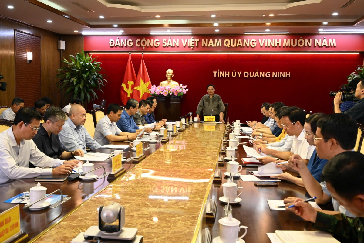 Chùm ảnh: Thủ tướng và Bộ trưởng Bộ Công Thương Nguyễn Hồng Diên làm việc với tỉnh Quảng Ninh