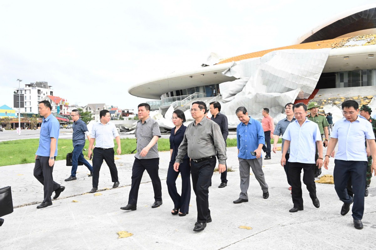 Chùm ảnh: Thủ tướng và Bộ trưởng Bộ Công Thương Nguyễn Hồng Diên làm việc với tỉnh Quảng Ninh