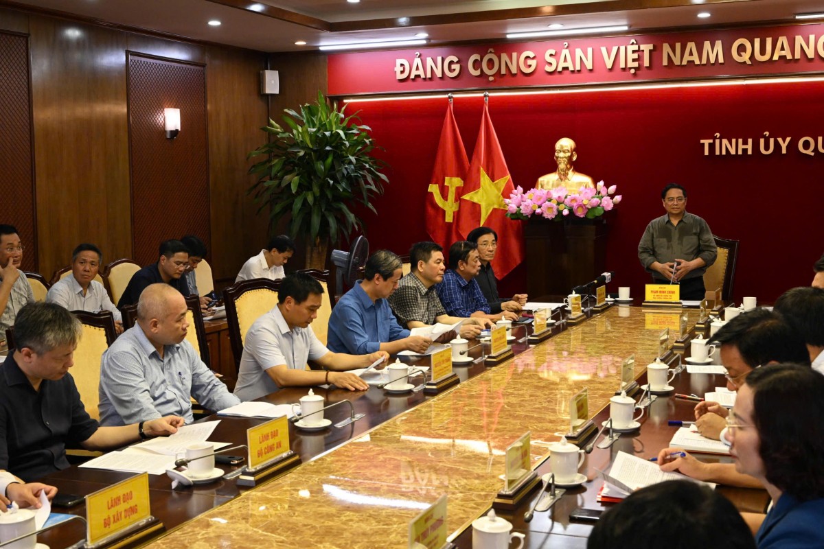 Chùm ảnh: Thủ tướng và Bộ trưởng Bộ Công Thương Nguyễn Hồng Diên làm việc với tỉnh Quảng Ninh