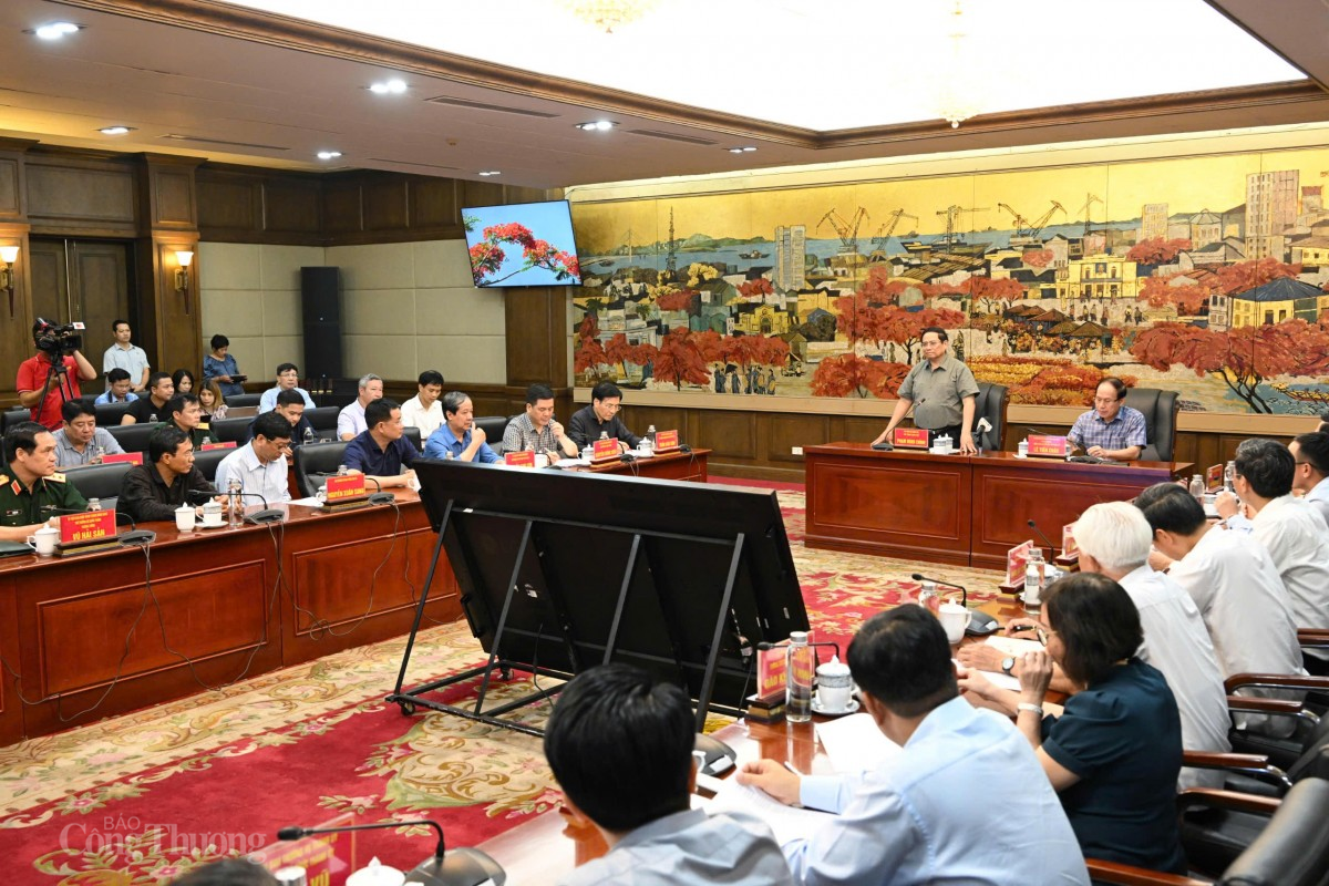 Thủ tướng Chính phủ kiểm tra, đánh giá công tác khắc phục bão số 3 tại Hải Phòng Thủ tướng Chính phủ kiểm tra, đánh giá công tác khắc phục bão số 3 tại Hải Phòng