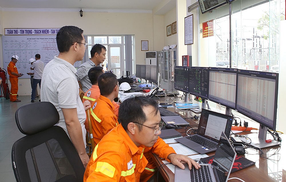 Lưới điện 220-500kV sau bão số 3 đã cơ bản được khôi phục Lưới điện 220-500kV sau bão số 3 đã cơ bản được khôi phục