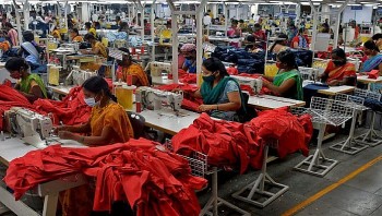 WB: Bangladesh và Việt Nam vượt Ấn Độ về sản xuất chi phí thấp