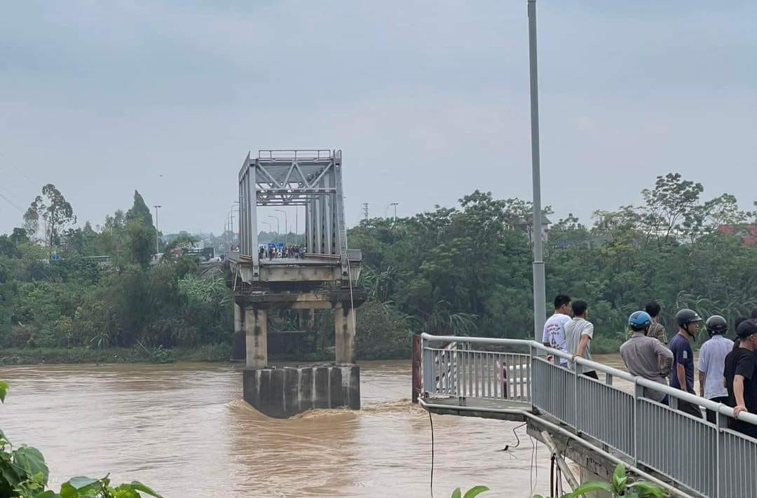 Bão số 3 (Bão YAGI) gây tổn thất nặng nề về người và tài sản đối với nhiều tỉnh, thành phố miền Bắc Bão số 3 (Bão YAGI) gây tổn thất nặng nề về người và tài sản đối với nhiều tỉnh, thành phố miền Bắc