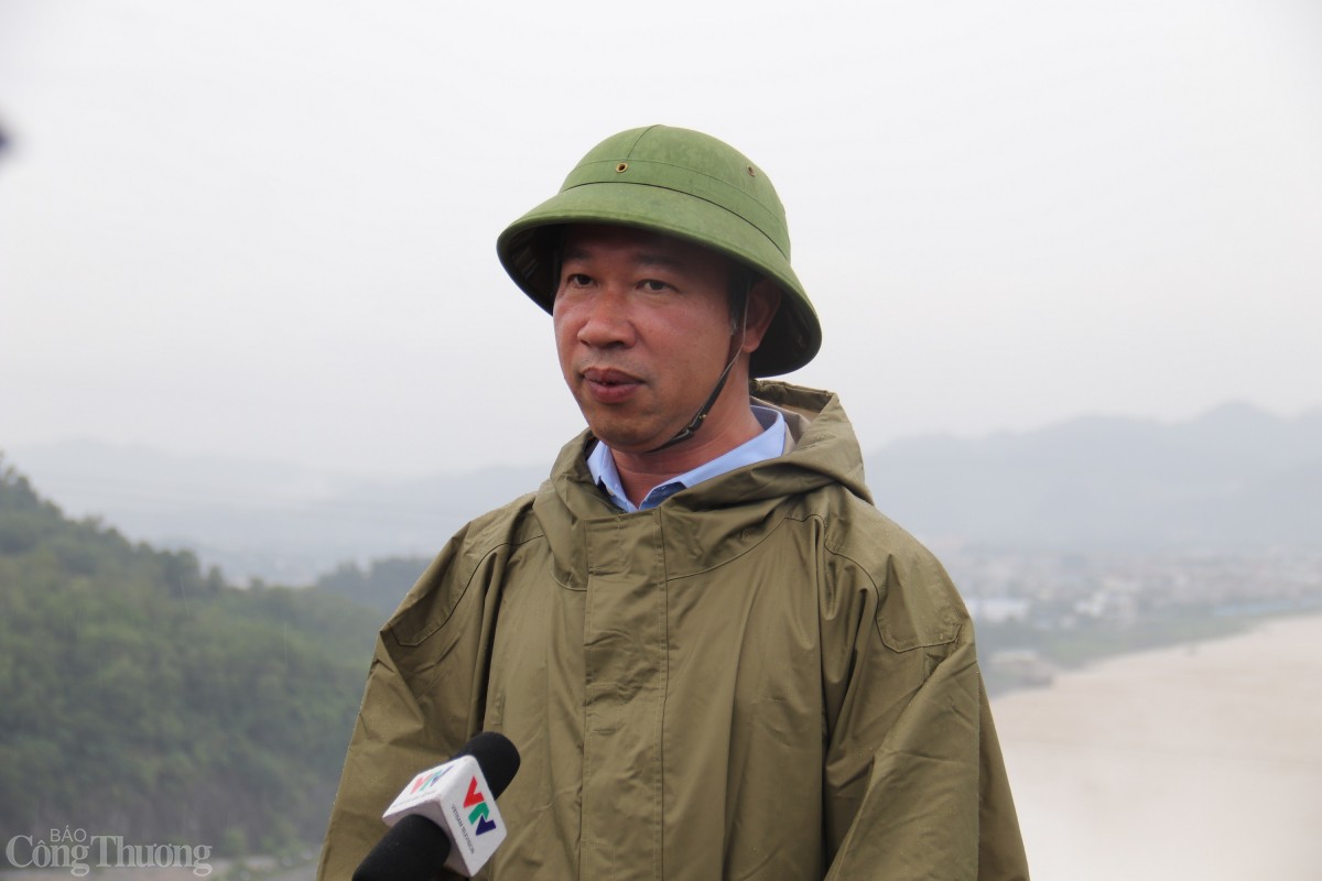 Đoàn Bộ Công Thương kiểm tra công tác vận hành xả lũ tại Hồ thủy điện Hòa Bình Đoàn Bộ Công Thương kiểm tra công tác vận hành xả lũ tại Hồ thủy điện Hòa Bình