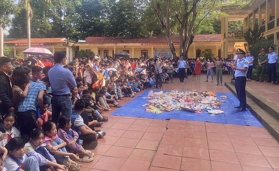 Quản lý thị trường Thanh Hoá kiểm tra, xử lý, tuyên truyền về an toàn thực phẩm tại các trường học Quản lý thị trường Thanh Hoá kiểm tra, xử lý, tuyên truyền về an toàn thực phẩm tại các trường học