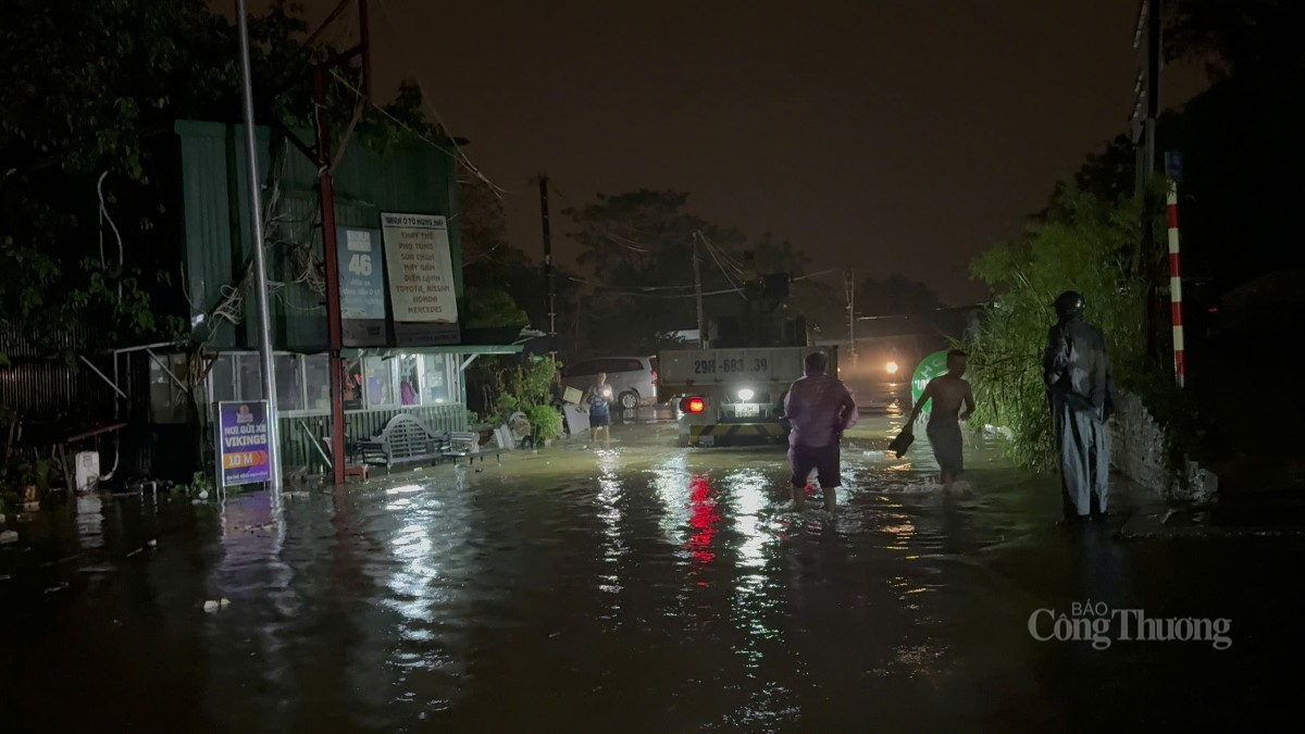 Nước sông Hồng dâng trong đêm, Hà Nội cảnh báo ngập lụt