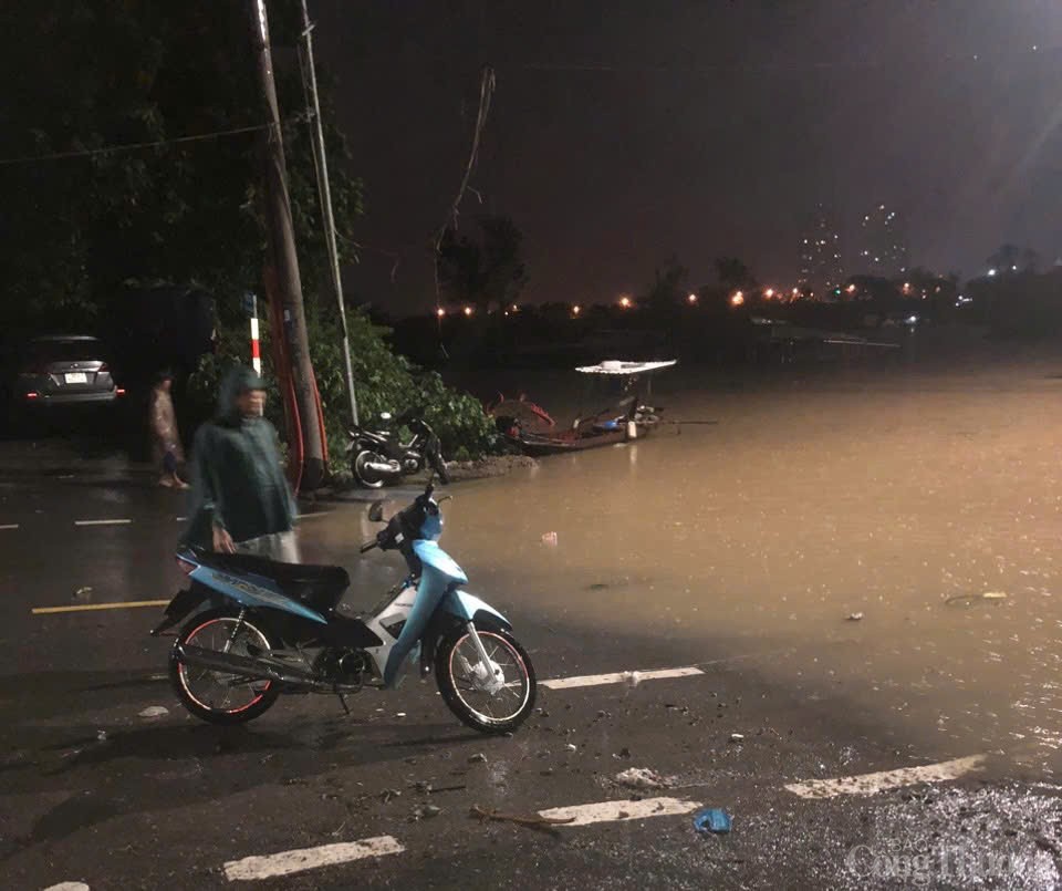 Nước lũ sông Hồng cao cả mét, người Hà Nội lo lắng trận lụt lịch sử 2008 lặp lại