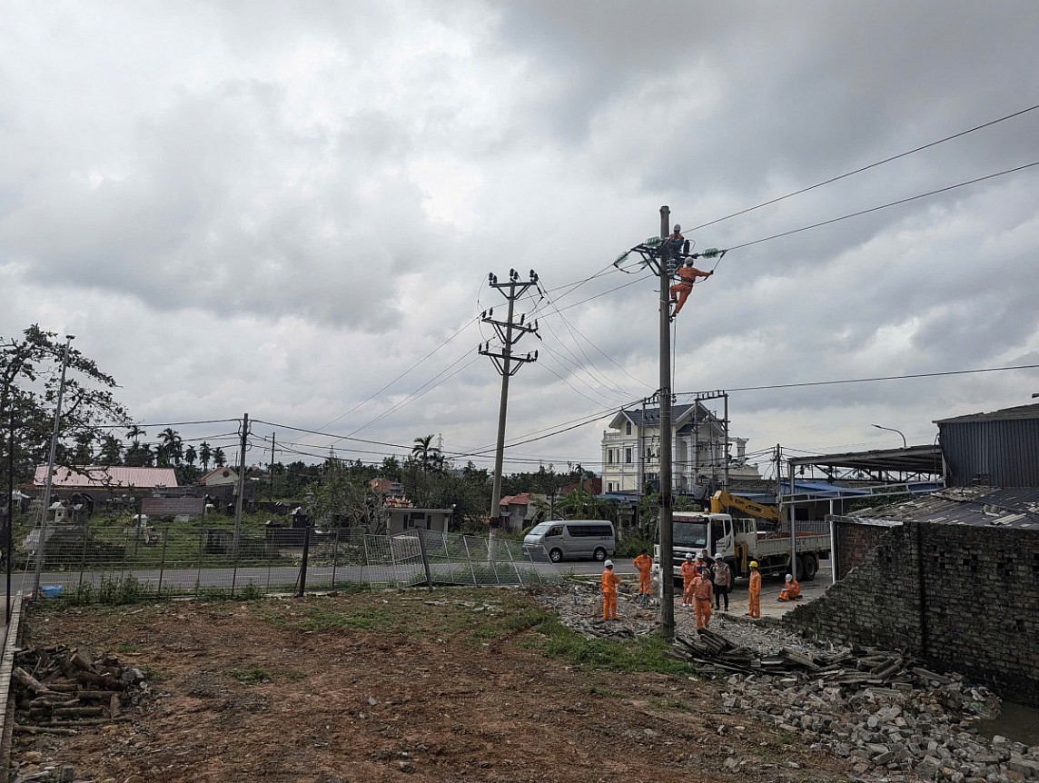 Nguồn điện vận hành ổn định, khôi phục cấp điện gần 100% cho Hà Nội, mỏ than 90% Nguồn điện vận hành ổn định, khôi phục cấp điện gần 100% cho Hà Nội, mỏ than 90%