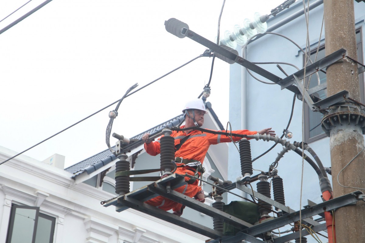 Tình hình khắc phục sự cố, cấp điện cho người dân thành phố Hải Phòng ngày 10/9 Tình hình khắc phục sự cố, cấp điện cho người dân thành phố Hải Phòng ngày 10/9